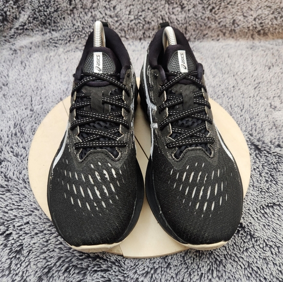 Asics Novablast 2 Black Running Shoes Sneakers Men's Size 8 - Picture 3 of 9